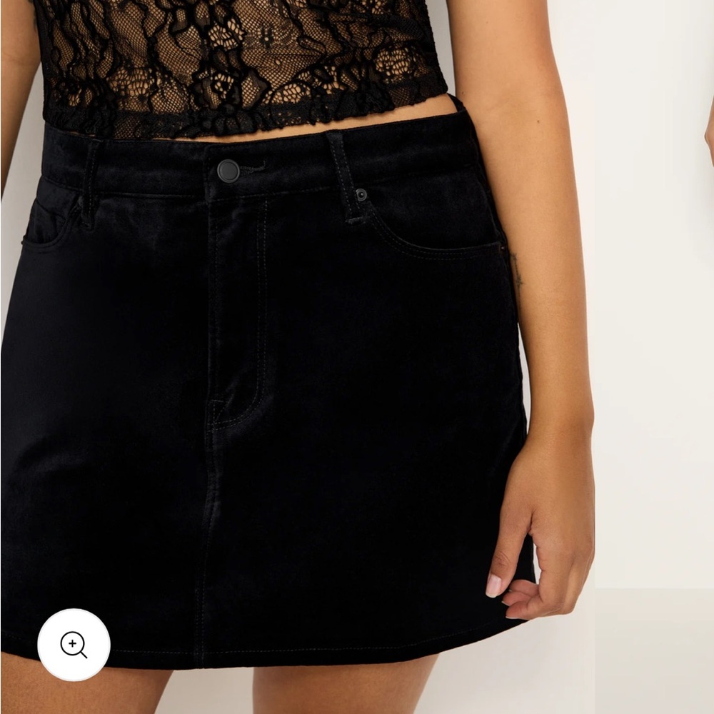 Good American black velvet mini skirt